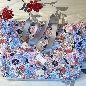 Vera Bradley Deluxe  Very Large Family Tote in Aloha Blooms pattern